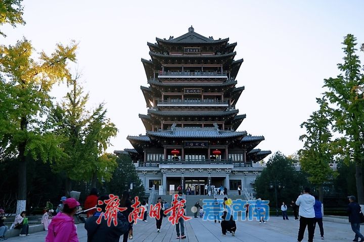 一年四季 泉在济南丨明湖藏翠色 晚秋入画卷