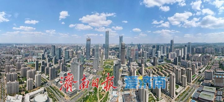 一年四季 泉在济南丨蓝天白云为伴，济南最美天际线亮眼