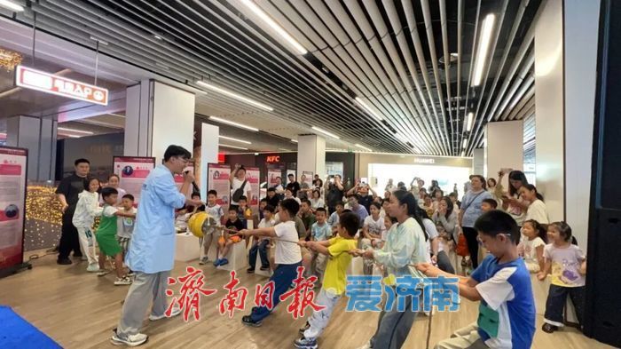 汉字植物主题科普报告在书苑广场举办