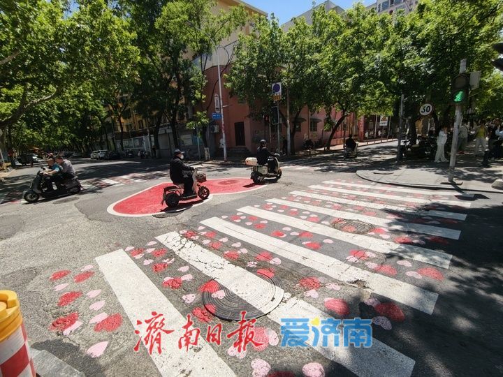 济南经三路“网红转角”“浪漫斑马线”成新晋打卡地