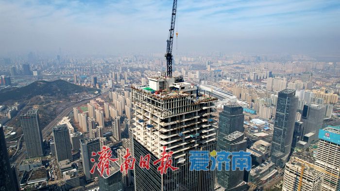 CBD“山泉湖河城”第三高主塔楼建设收尾