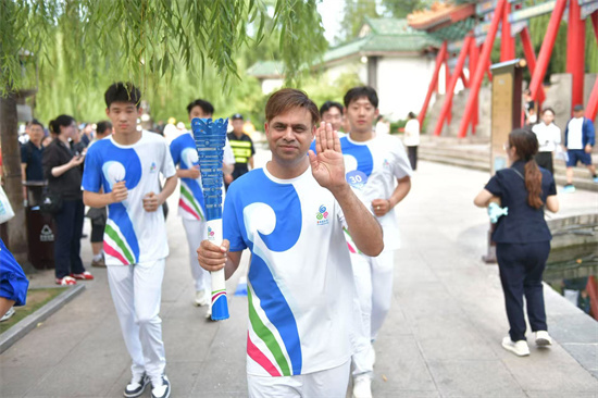 2025济南国际泉水节“泉炬”传递活动完美收官