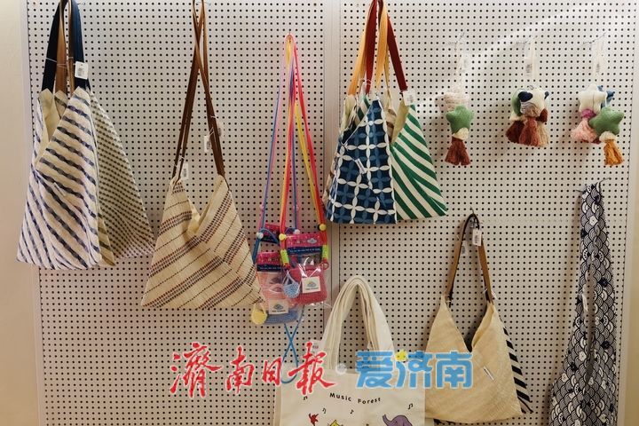 历史当“导游”，小店会“写诗”：“网红街区”不“网红”