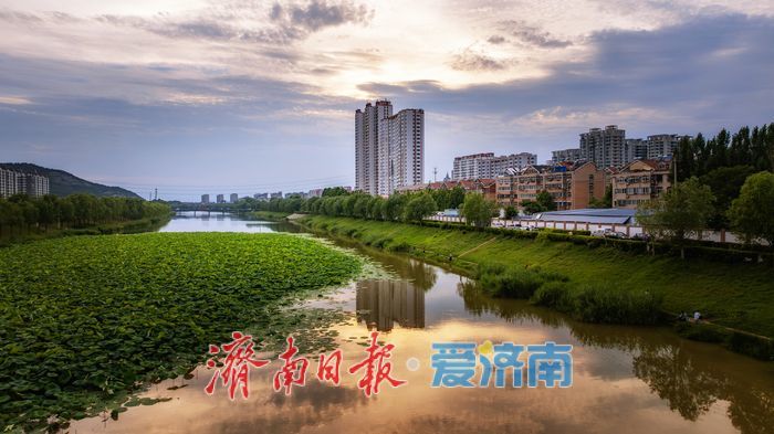 暮色降临，腊山河生态展现日落美景