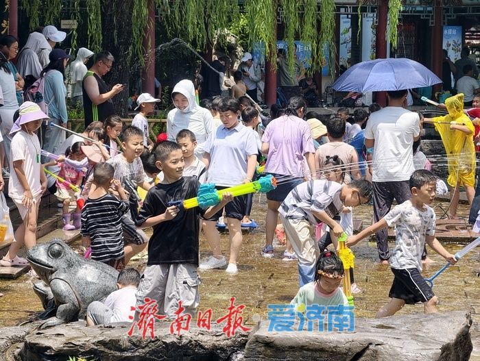 亲泉戏水，尽享泉城夏日惬意