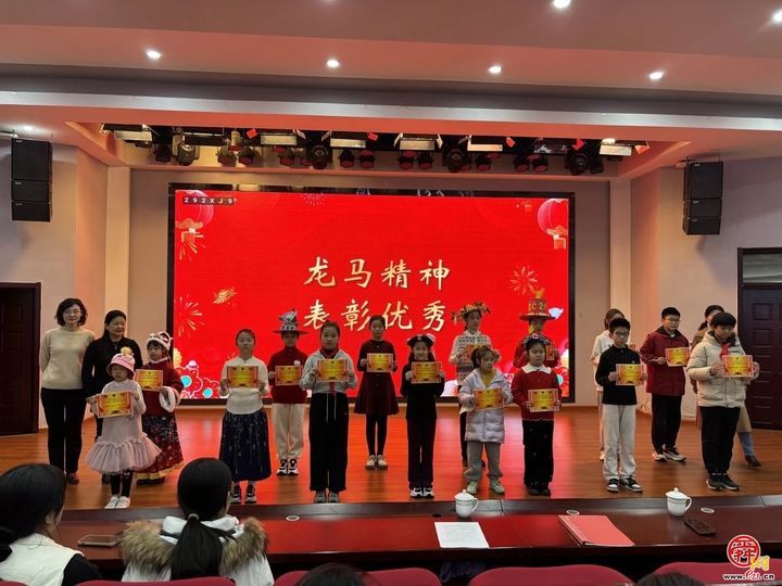 新年展 “新帽”，策马向目标 —— 济南市历下区龙德学校开学典礼创意启新程