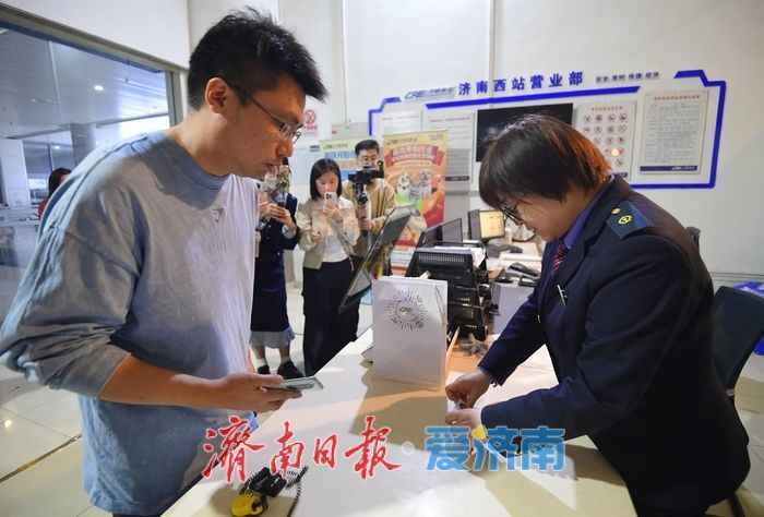 3只“毛孩子”坐高铁到济南西站！全国首趟高铁宠物托运列车来了