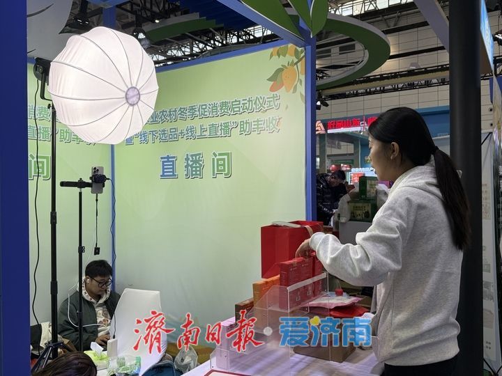 记者一线探展：扫码溯源、科技种菜 这届农交会“智”气十足！