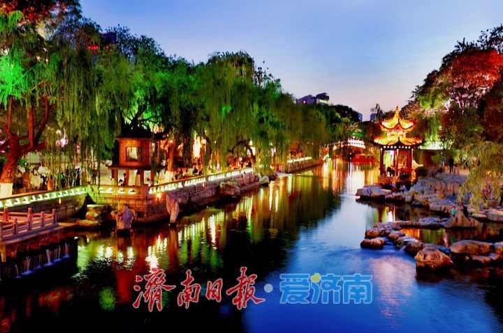 流光溢彩护城河