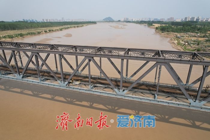 一年四季 泉在济南丨沿黄生态廊道上的钢铁巨龙