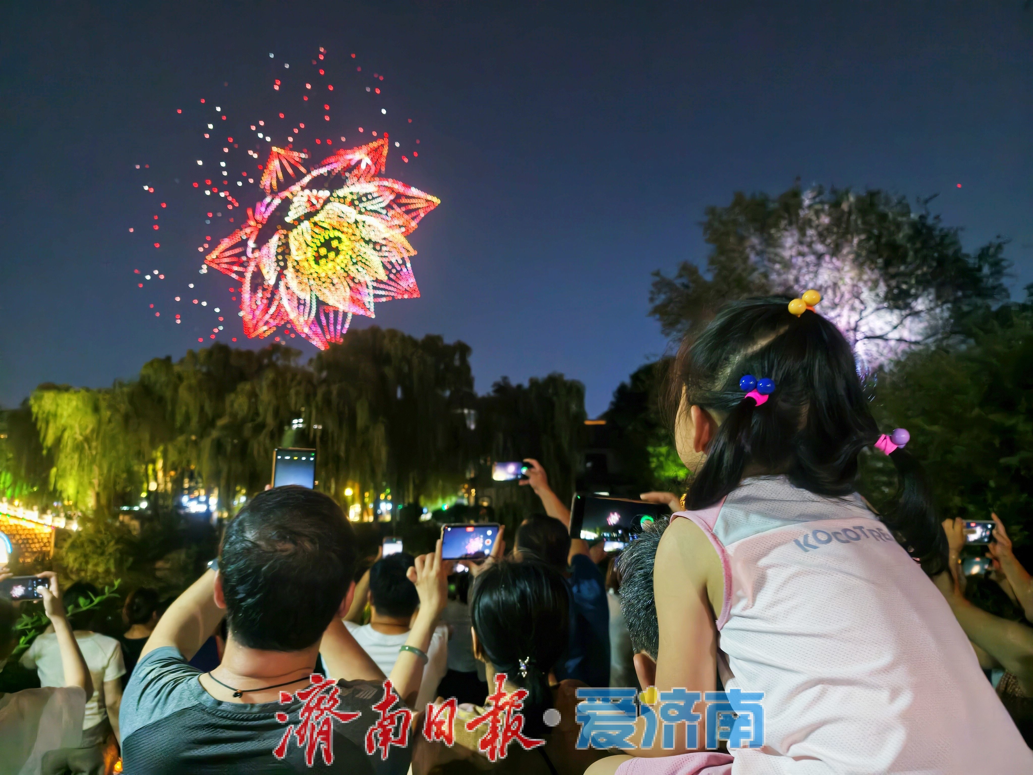 五千架无人机点亮夜空！泉水奇妙夜光影盛典绽放泉城低空魅力