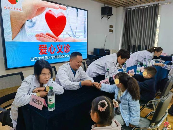 集福泉城心系星儿 党建义诊守护成长