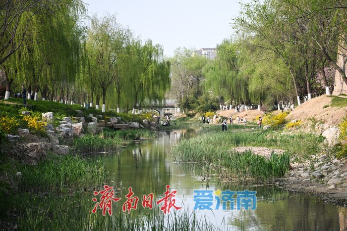 春意盎然腊山河 亲子乐园笑声多