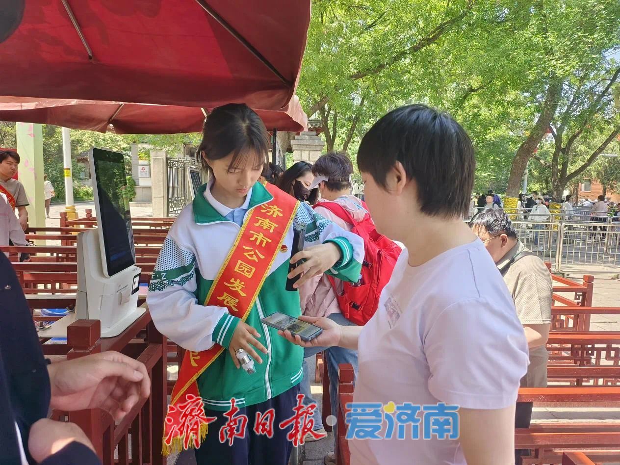 “五一”假期“不打烊” 志愿服务“不断档”