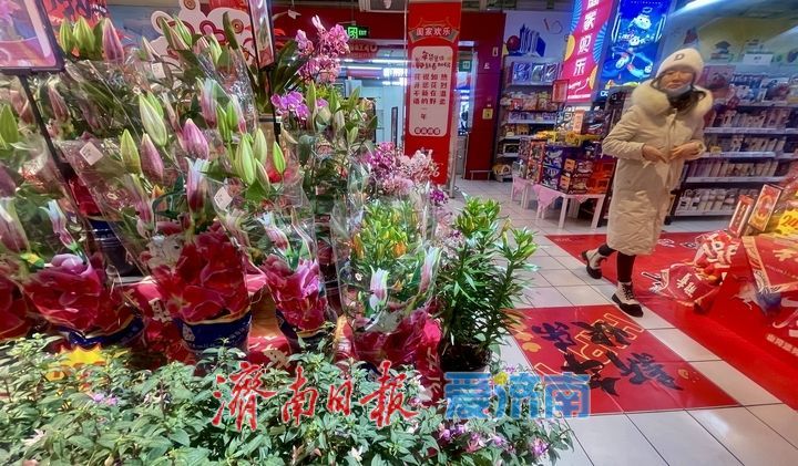 新春饰品红火登场 马年元素扮靓年味