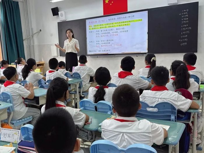 高新区景汇小学“品牌教师导航周”启动