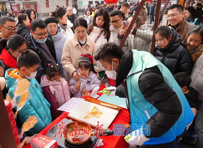 “泉”在济南过大年丨明湖市集人气十足 新春消费活力拉满