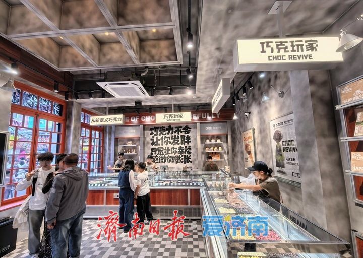 百年老建筑焕新开放，“巧克力”版超然楼引人注目