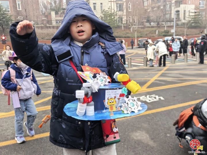 新年展 “新帽”，策马向目标 —— 济南市历下区龙德学校开学典礼创意启新程