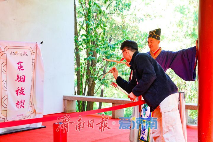 登高贺华诞 千佛山游园会点燃泉城假期热情