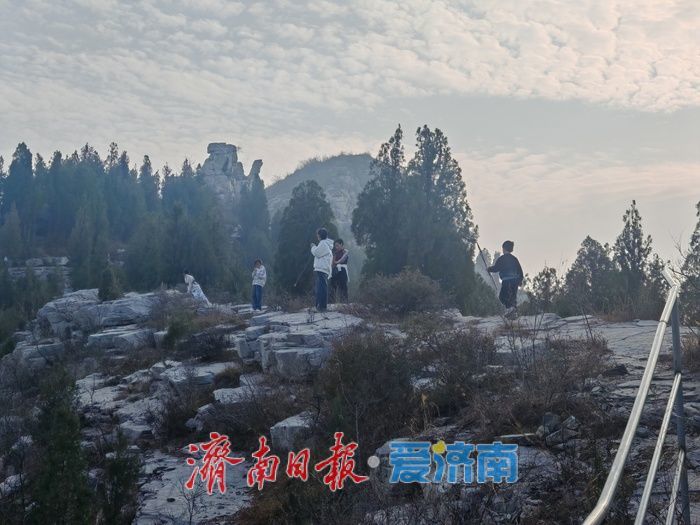 初冬访石人石马，立石山间觅悠然