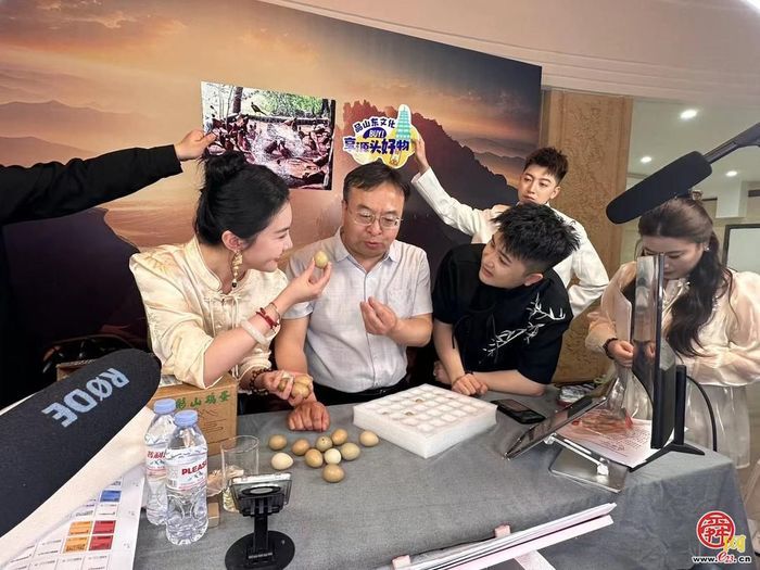 商河开启“新媒体+电商+直播”逆袭路！“一盆花”“开”出产业群