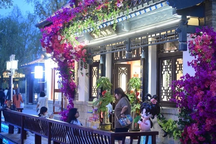华灯初上，百花洲历史文化街区扮靓老城