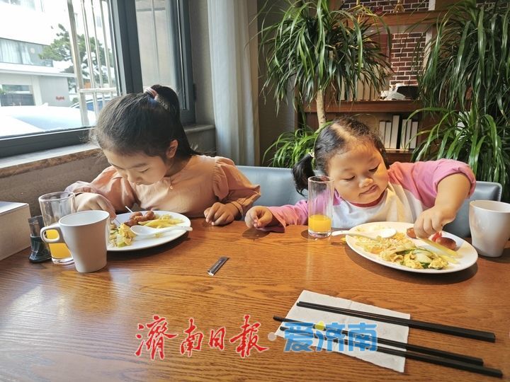 告别赶路打卡 “酒店躺平式度假”成新风潮
