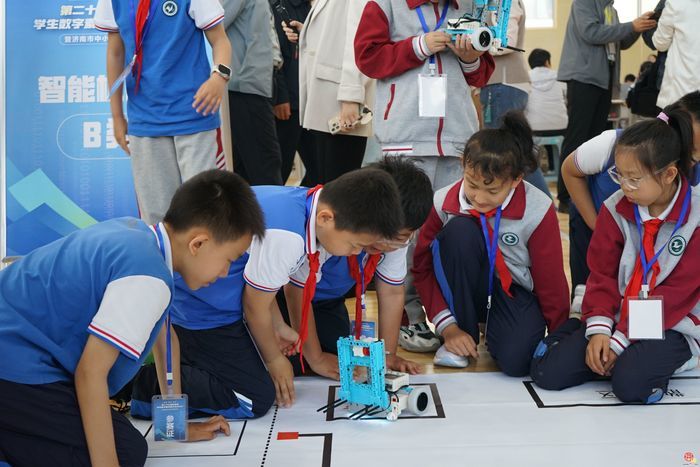 2026年济南市学生数字素养提升实践活动暨济南市中小学生创客大赛成功举办