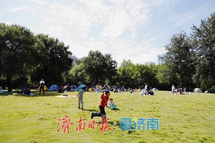 一年四季 泉在济南丨国庆游园享晴空 共享绿地休闲悦时光
