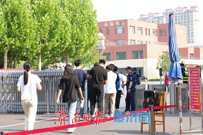 加油，考生们！2025年高考首日开考考生从容赴考