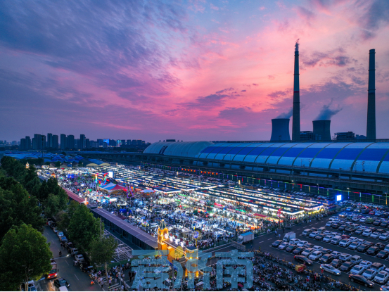 济南最大夜市“乔迁”一周年 美食+狂欢嗨翻泉城夏夜