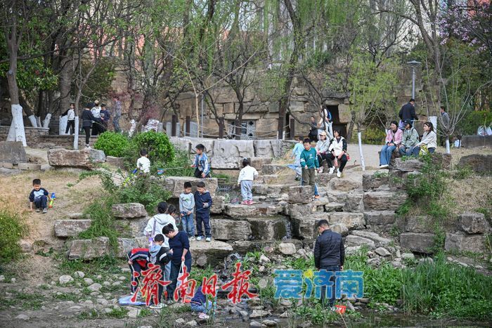 春意盎然腊山河 亲子乐园笑声多