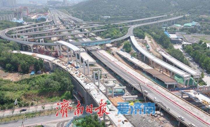济南港沟枢纽立交改造首段上跨港九路新建匝道完成合龙
