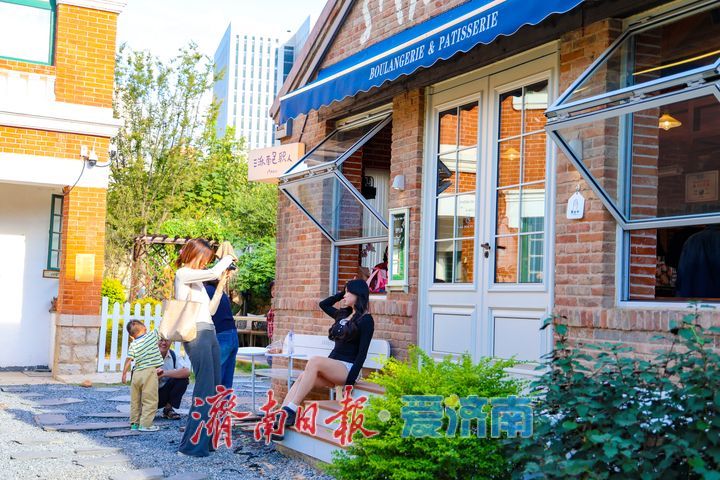 假期文旅旺势不减 上新街人气满满绽放老街新魅力