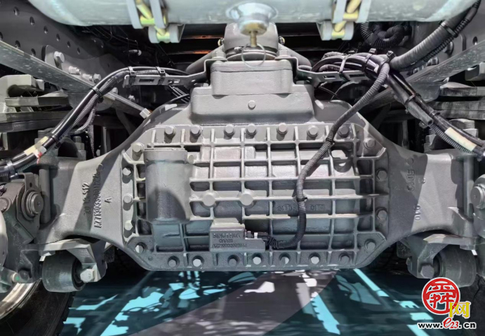 续航与效能双突破 解析汕德卡G7H800度电牵引车