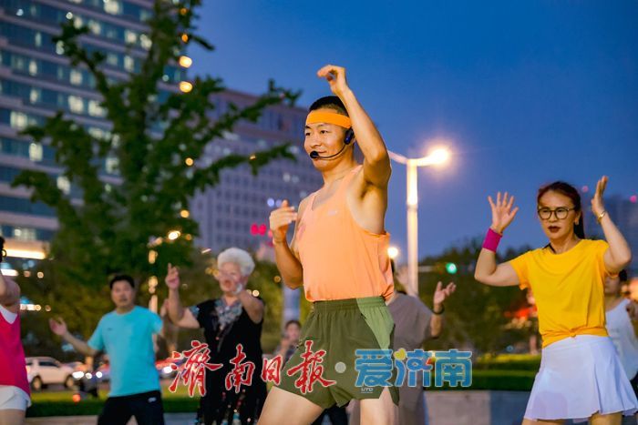 千万粉丝网红扎根泉城夏夜 奥体健身热潮点亮全民健身日