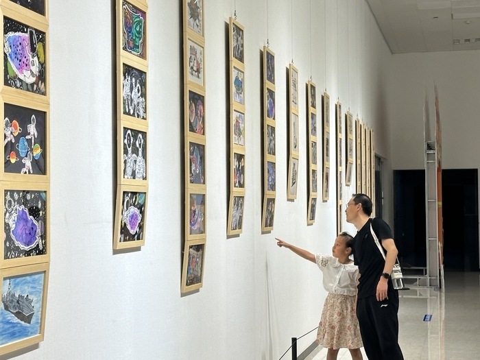 全市科普绘画作品展开幕