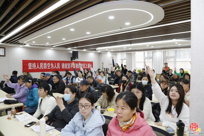 新中国人民防空创立75周年︱济南国防动员普法宣传教育活动走进历下区龙洞街道西江华府社区