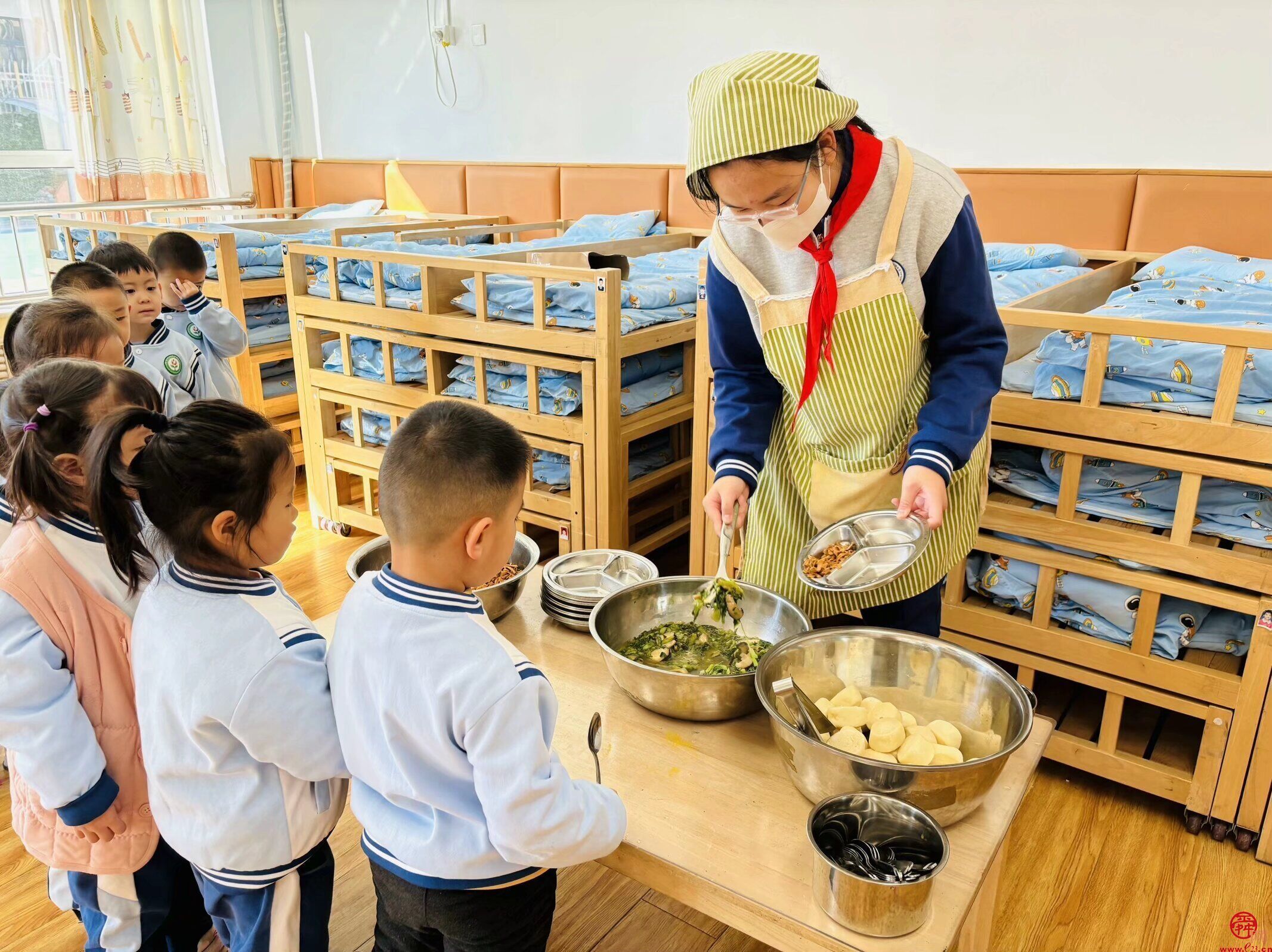 “小老师”的精彩一天——济南经纶中学七年级三班走进福景幼儿园主题活动