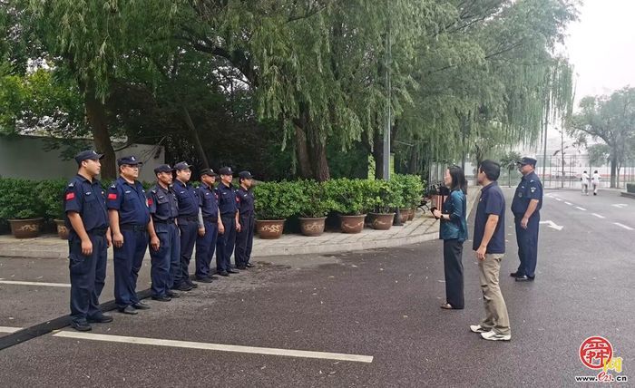 筑牢安全防线 护航新学期——济南二中召开新学期安保服务工作会