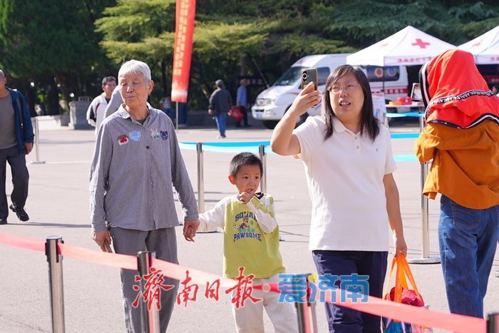 触摸 “大国重器” 弘扬抗战精神