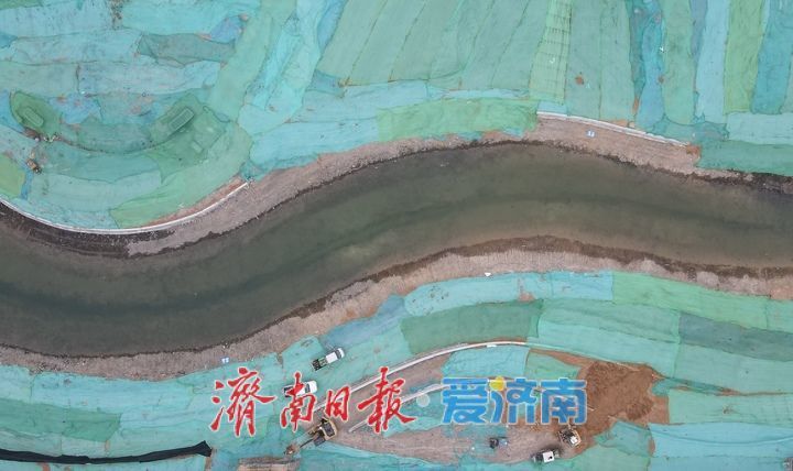沥青铺设护栏安装完成，济南“中泺河”首座跨河桥梁亮相