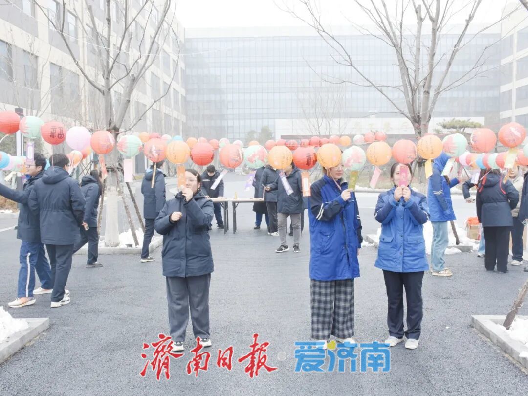 猜灯谜、看舞狮、闹元宵……济南地铁站里节味儿浓