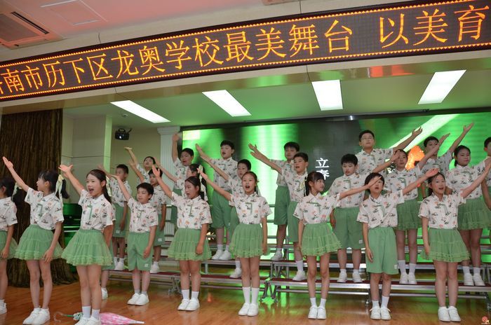 最美舞台，以美育人——济南市历下区龙奥学校2026年班级文化艺术节圆满举行