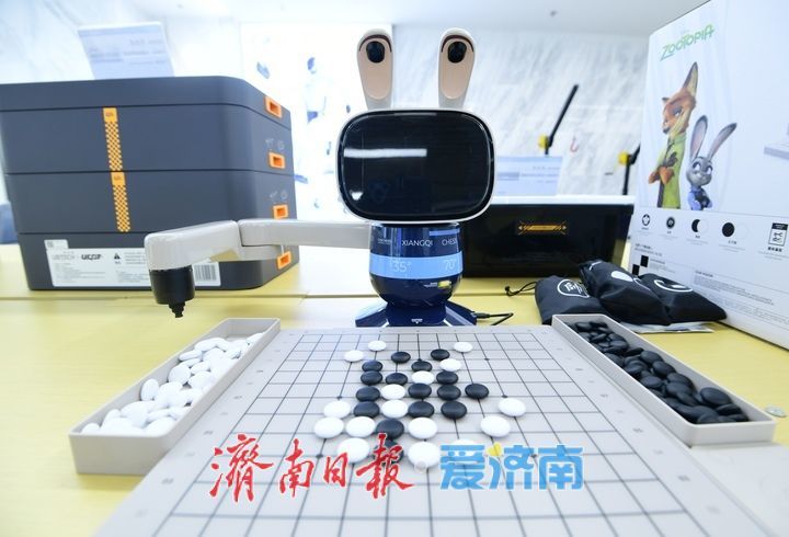 中国北方地区首家机器人6S中心落户济南汉峪金谷