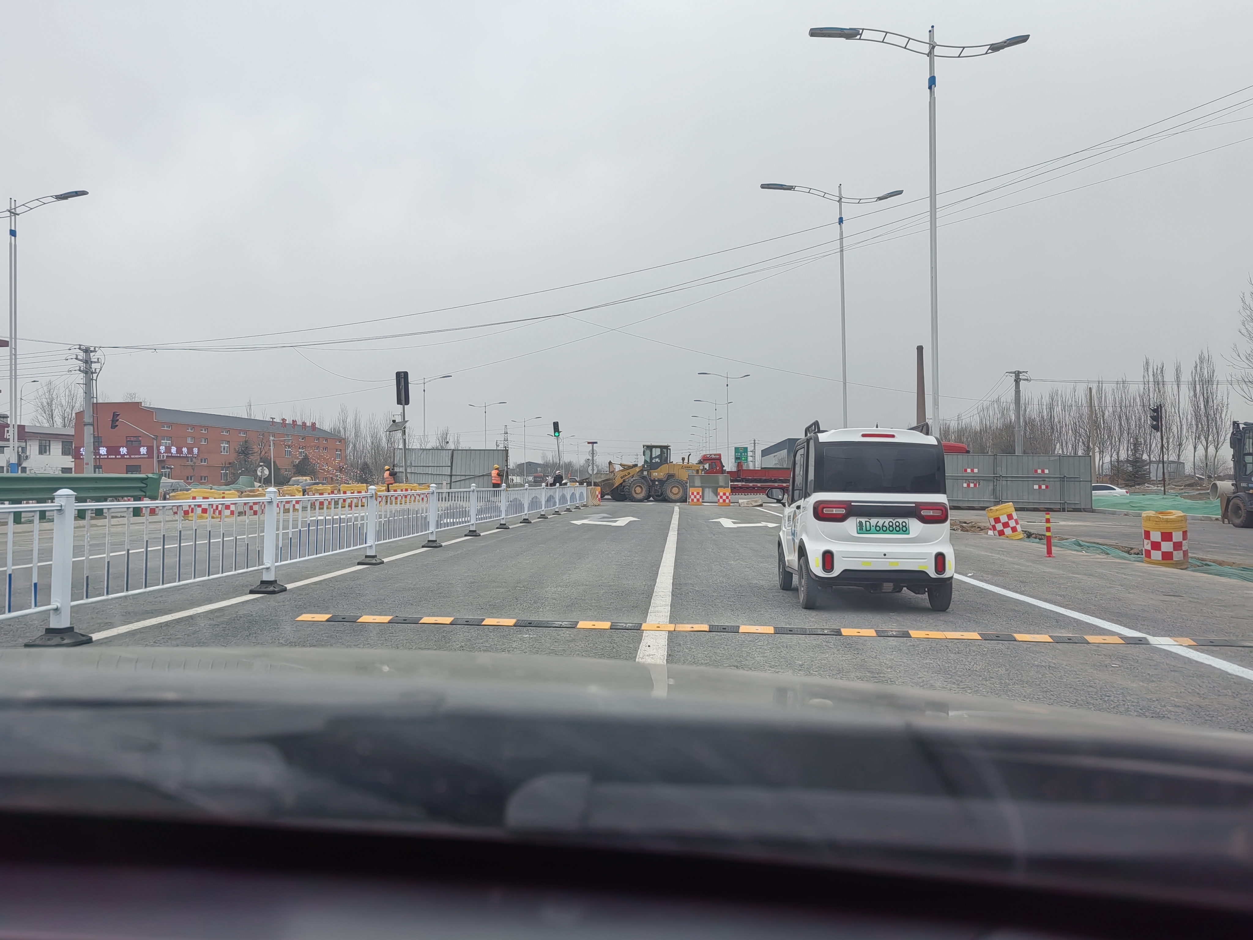 封闭南半幅，北半幅通行，G309青兰线改建工程3月10日开始交通转序