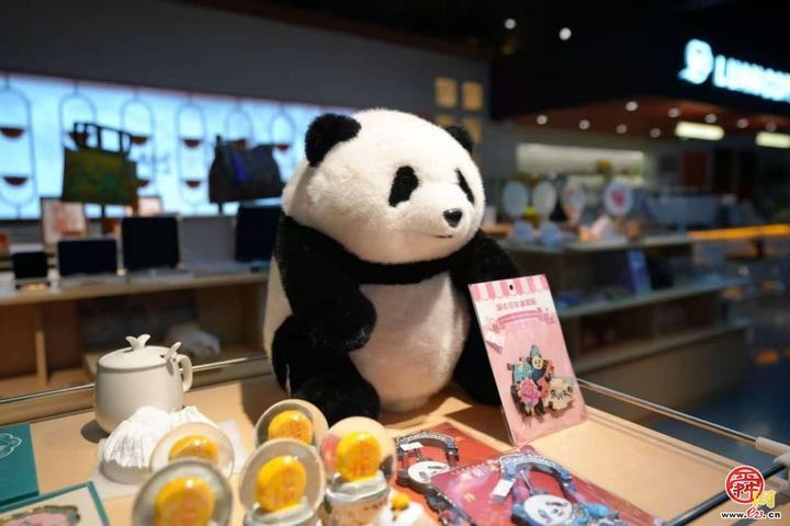 “文产赋能，栾川实践 2025全媒体采风活动”启动，首站走进鸾州渡假日小镇