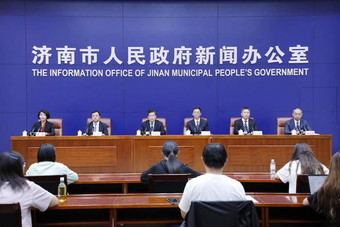 “泉”在济南享金秋