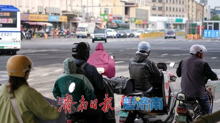 济南午后阵雨突袭降温，明日晴热天气再次“上线”